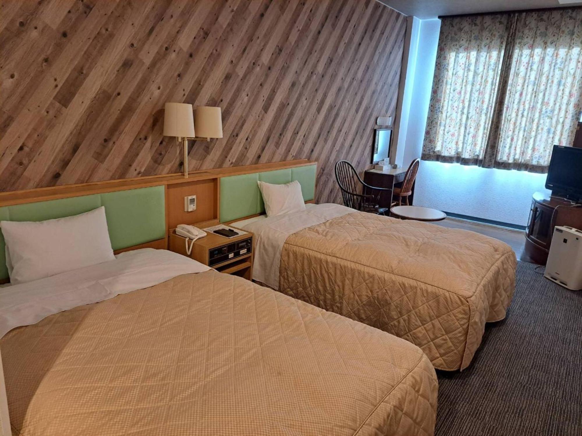 Business Hotel Kawakami Кумано Екстер'єр фото