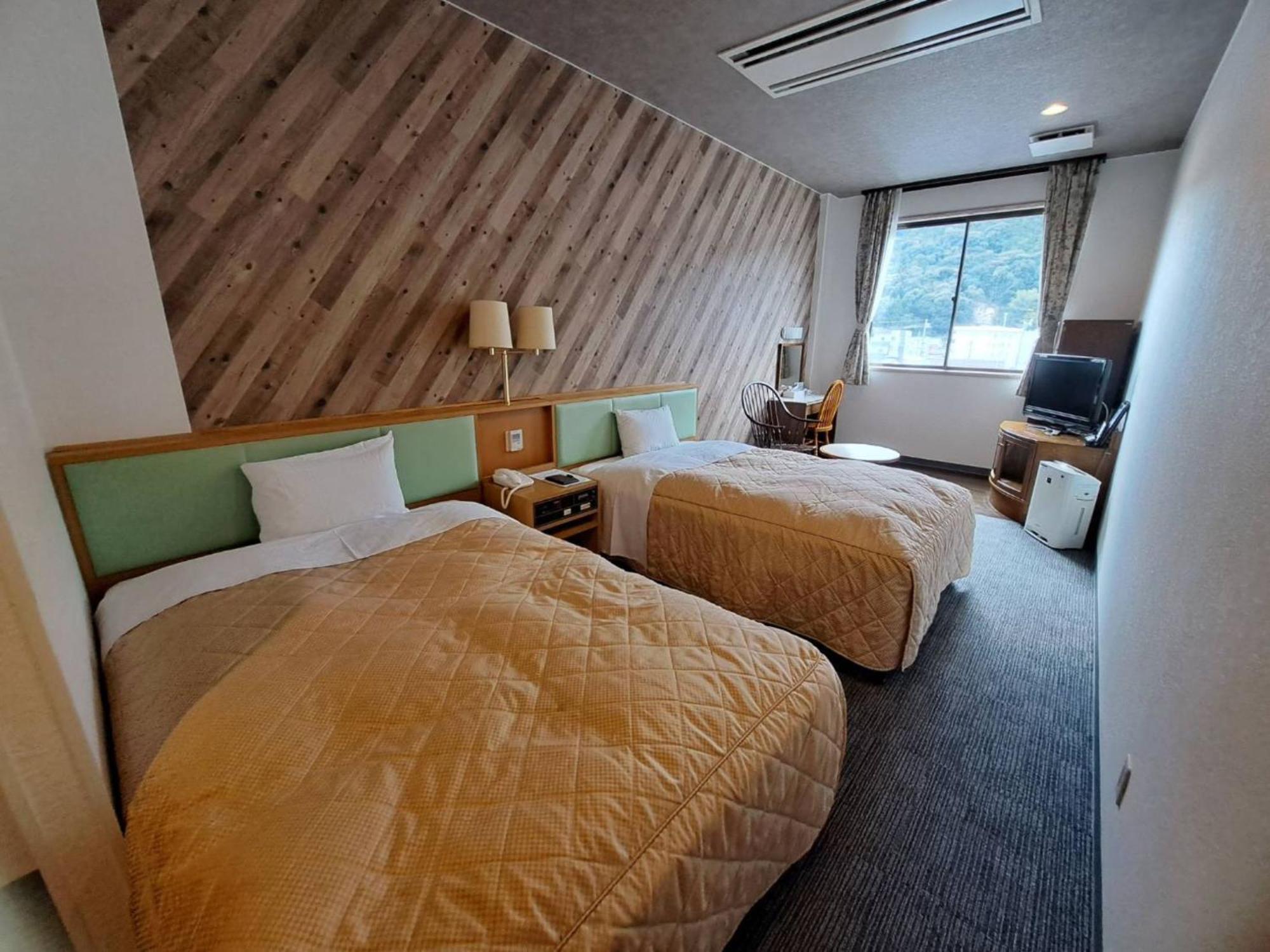 Business Hotel Kawakami Кумано Екстер'єр фото